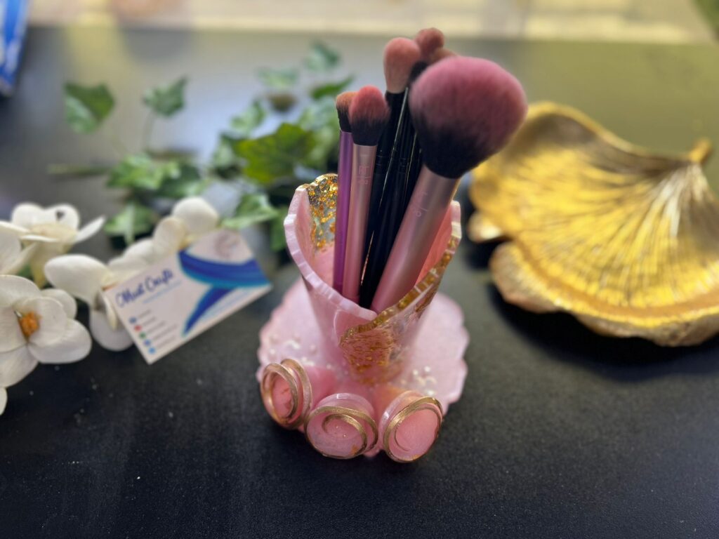 Resin brush holder for vanity